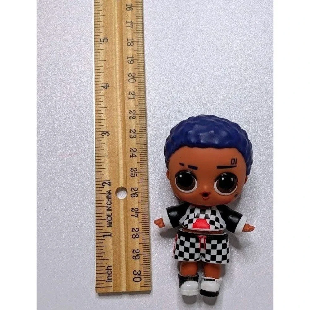 L.O.L. Surprise Series 4 Boy Figure – Blue Hair Checkered Outfit –